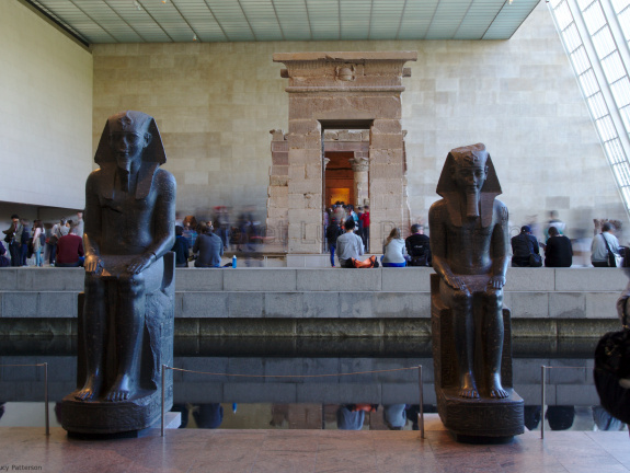 Temple of Dendur, with two statues of Amenhotep III in front