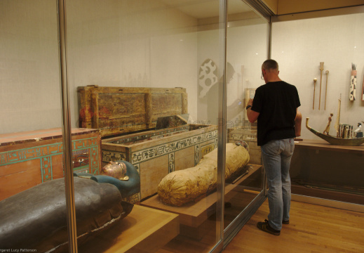 Coffins and Grave Goods from Meir